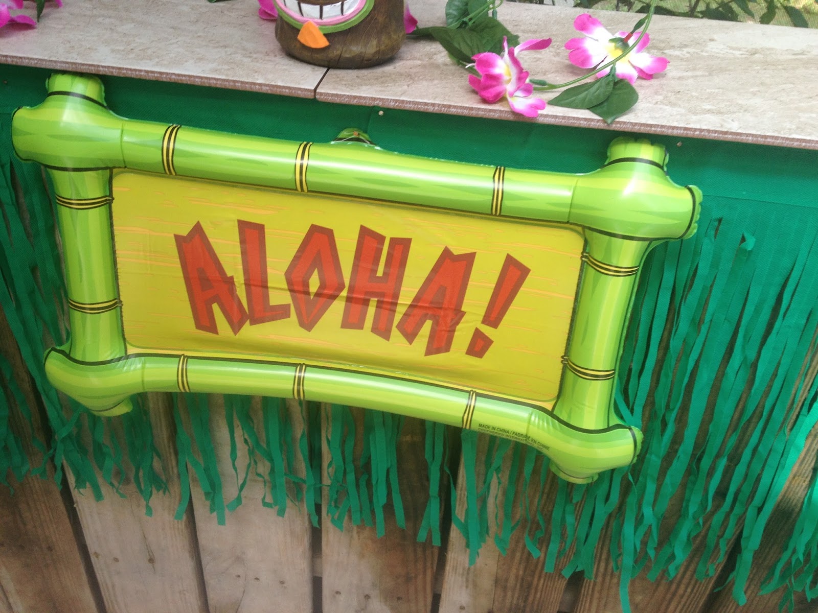Me and my Big Ideas DIY Tiki Bar with Wood Pallets EASY