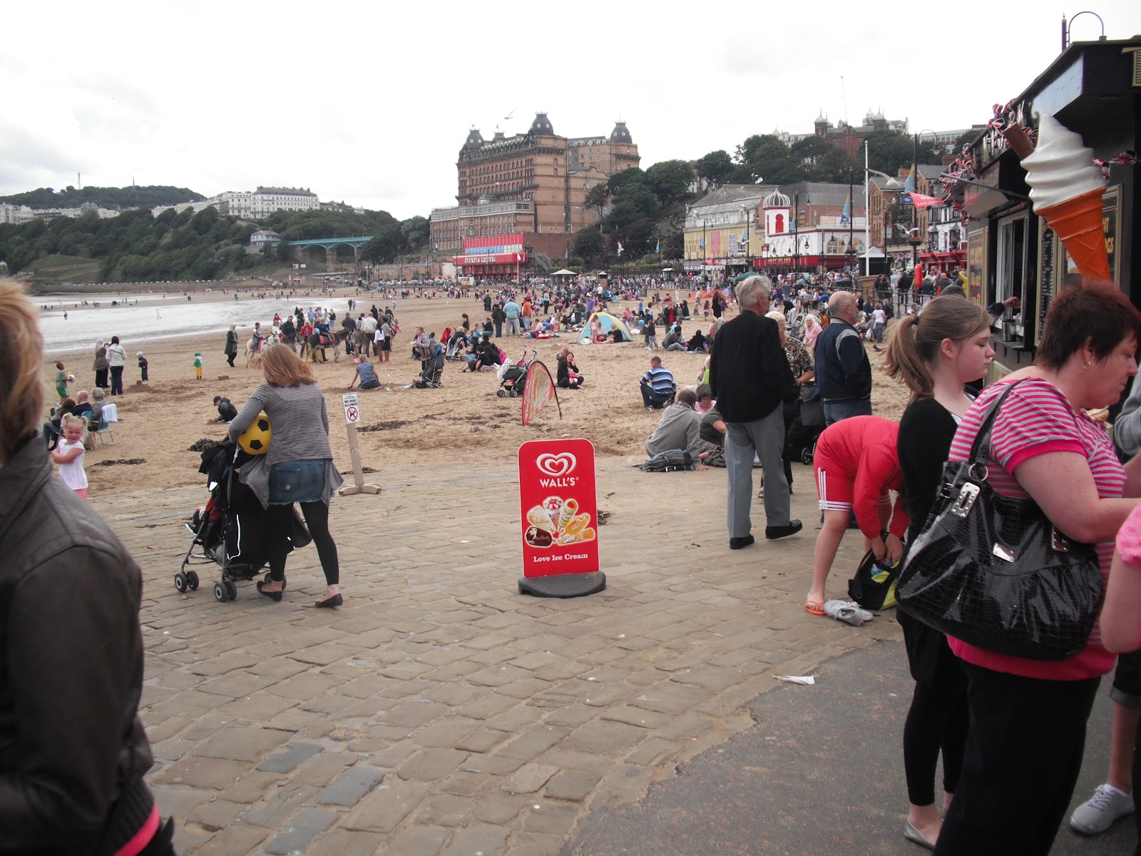 Walking the English coast the easy way! Walk 59 Filey to Scarborough