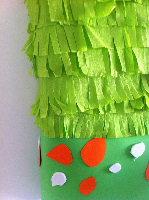 Piñata de cumpleaños. Manualidades de papel maché para niños