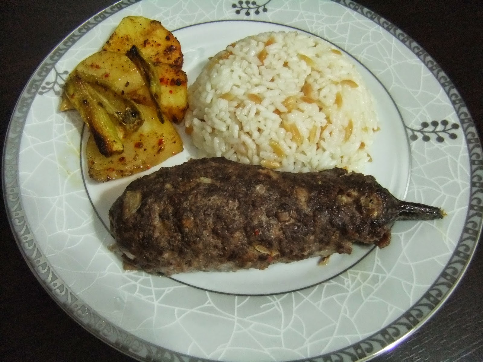 Köfte Mantolu Patlıcan Tarifi – Ana Yemek Tarifleri Köfte Mantolu Patlıcan Tarifi – Ana Yemek Tarifleri