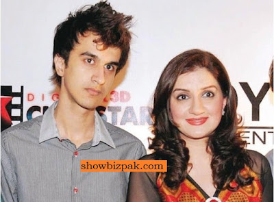 Pakistani Showbiz : Pakistani Celebrities with their Family 2011