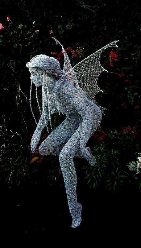 Derek Kinzett esculturas feitas de arames Espírito do lago e da floresta
