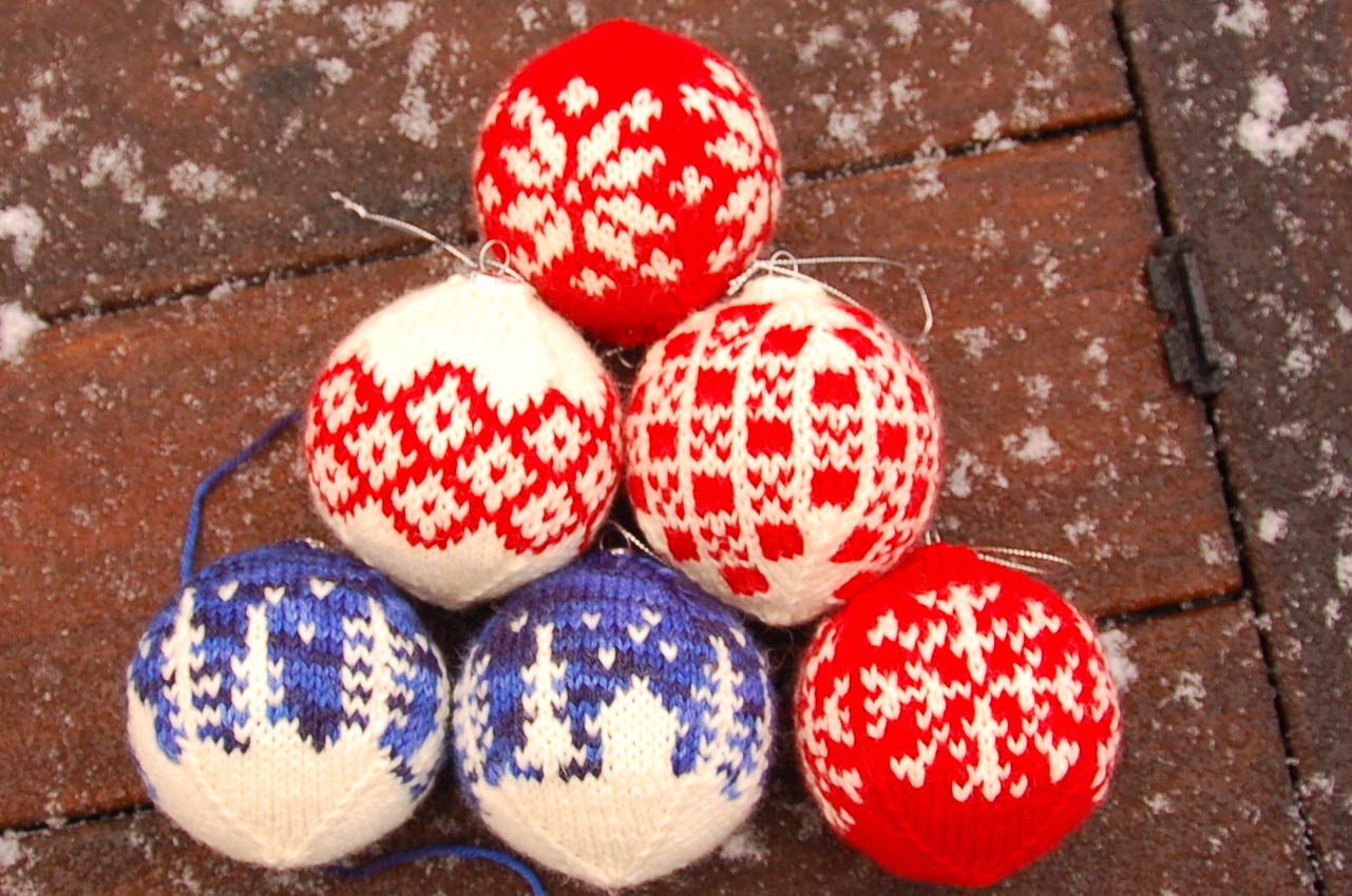 Lilla Og Grå Julekule