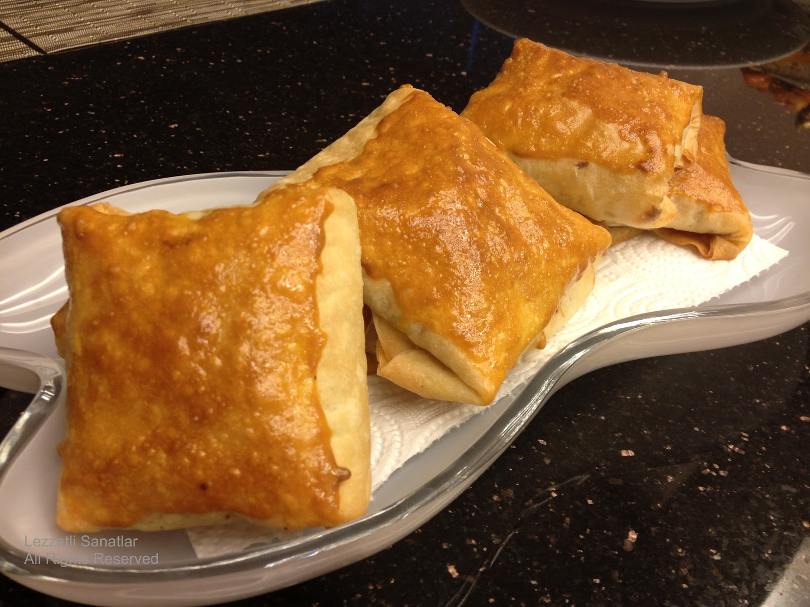 Lezzetli Sanatlar BEZELYELİ BOHÇA BÖREĞİ