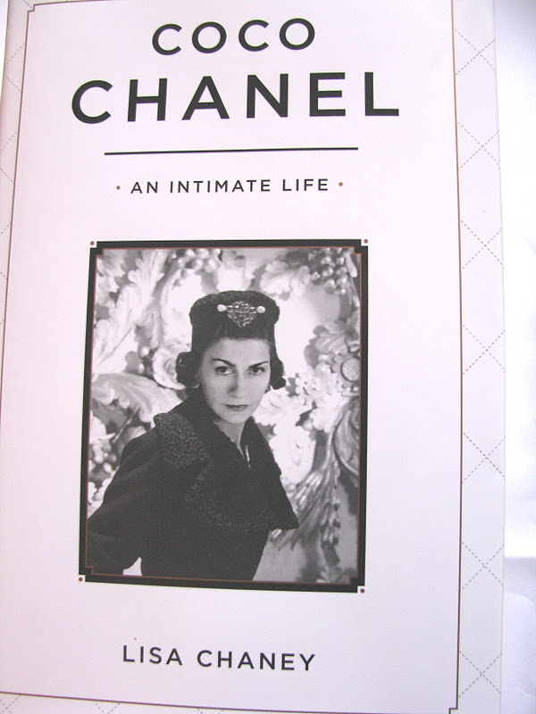 The Beauty Alchemist: Coco Chanel - An Intimate Life by Lisa Chaney