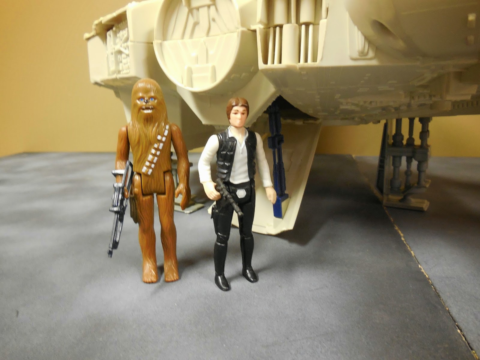 Vintage Kenner Star Wars Toys Millennium Falcon Spaceship (Kenner Canada)