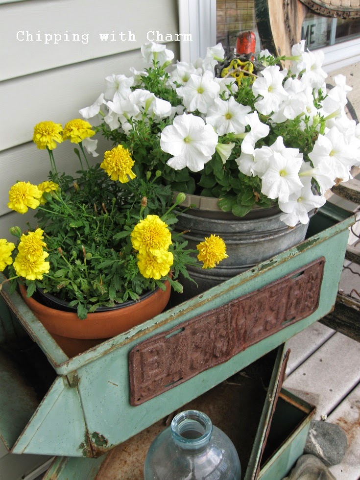 Chipping with Charm: Junky Flower FUN...http://chippingwithcharm.blogspot.com/