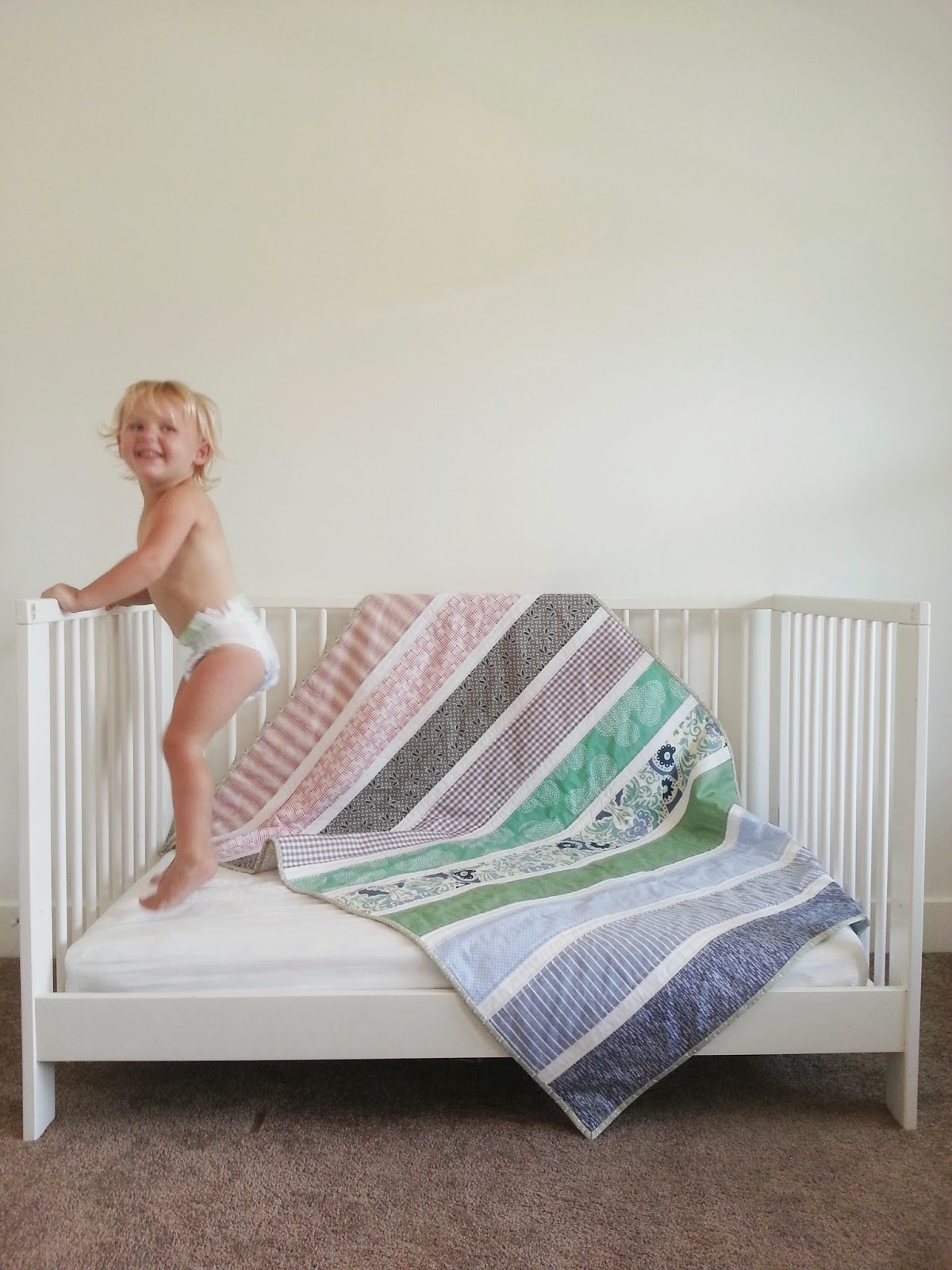 Happy Baby Happy Baby Jumping with Big Stripes Crib Quilt