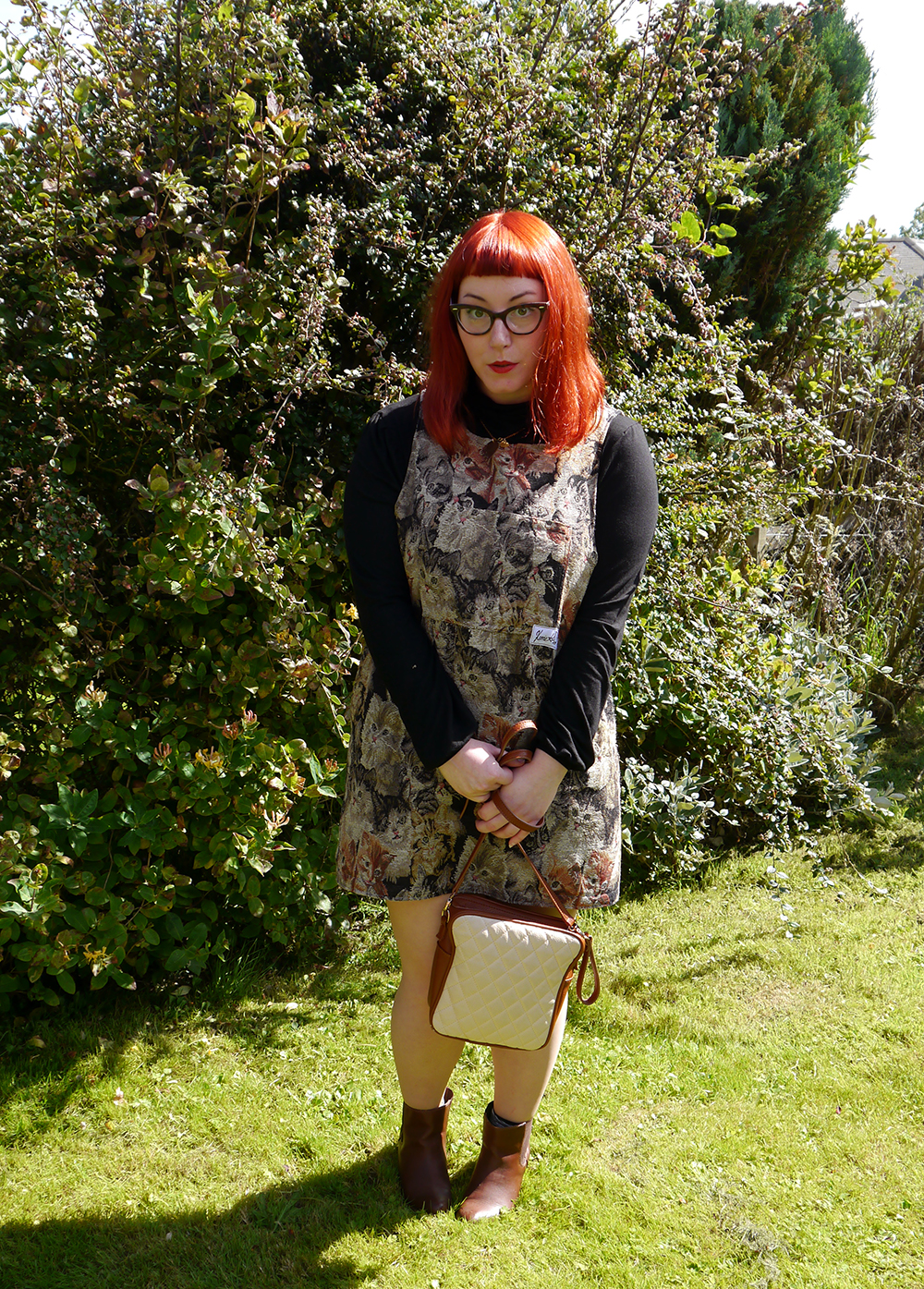 Cat dress, cat pinafore, what Helen wore, red head, ginger hair, Scottish blogger, Scottish designer, 60's style, The Whitepepper bread bag, best friend necklace, Best Bitches, La La Land friendship necklace, autumnal style, autumn style