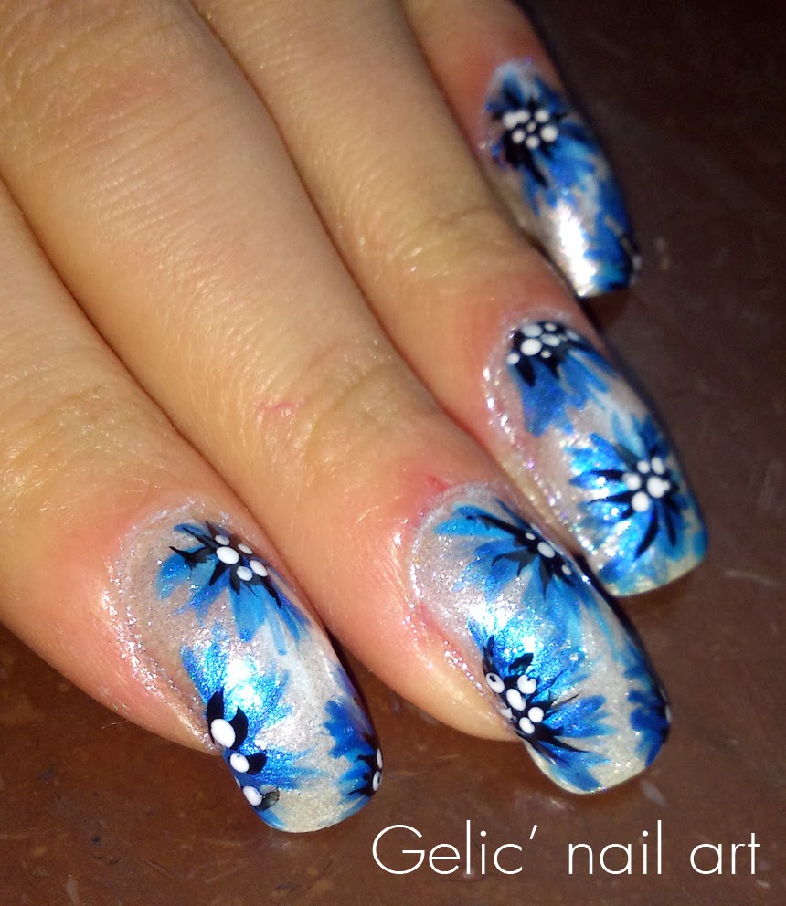 Gelic' nail art Cornflower nail art for Germany