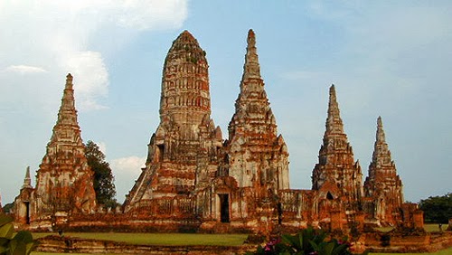 Ayutthaya: metropolitan ruins of the Ayutthaya dynasty, the 14～18th century  