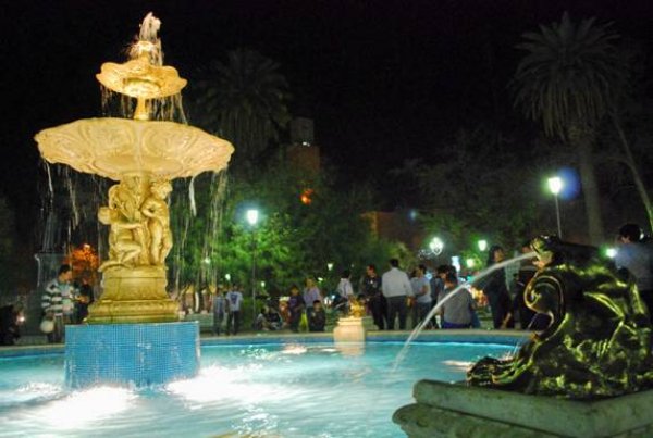 Platea San Juan FUENTE PLAZA 25 DE MAYO