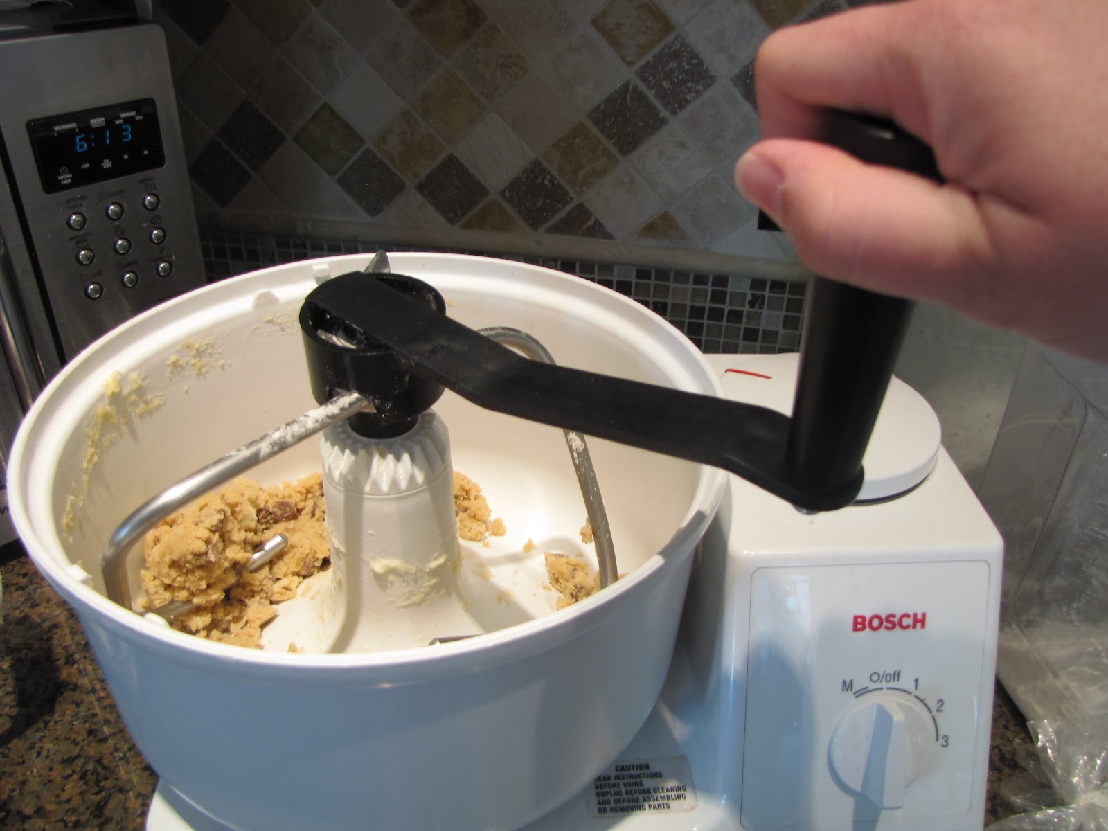 Hand-cranked dough mixer