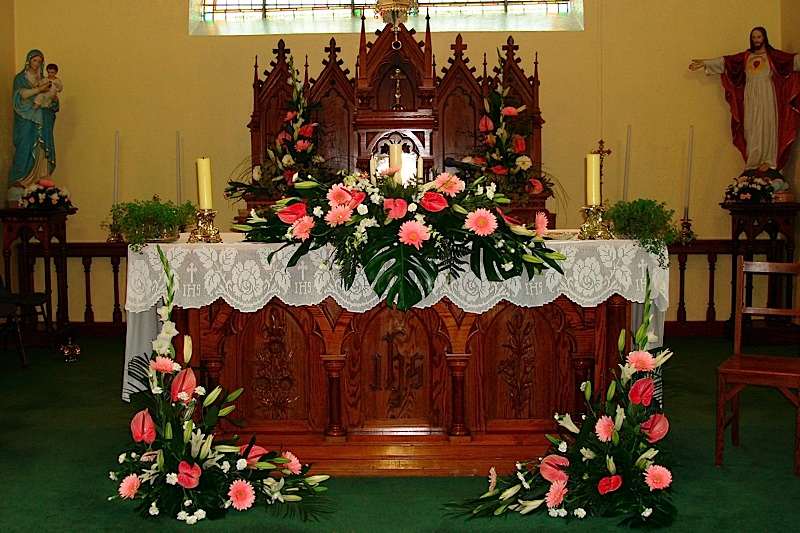 Pew decorations play a very important role in wedding church decoration and