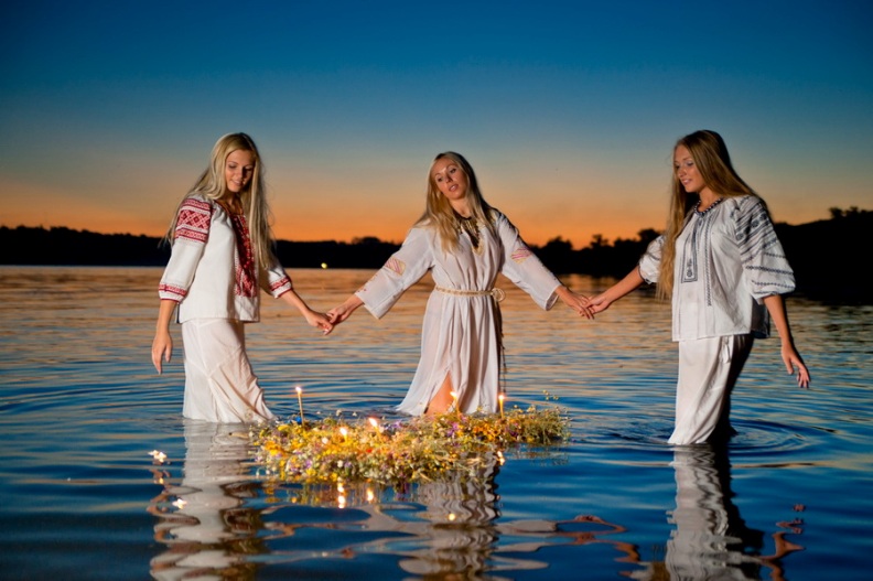 http://1.bp.blogspot.com/-T0SP-fk9xf0/T9Td3KuIKoI/AAAAAAAAIWk/U9vu1H62wtc/s1600/ivana_kupala_44.jpg