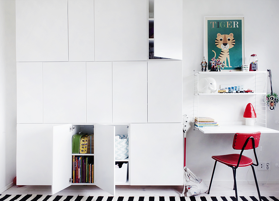 Tutaj z kolei pozornie prosty regał, który został wykonany z szafek Ikea Fyndig Kitchen Reviews ~ Tutaj z kolei pozornie prosty regał, który został wykonany z szafek