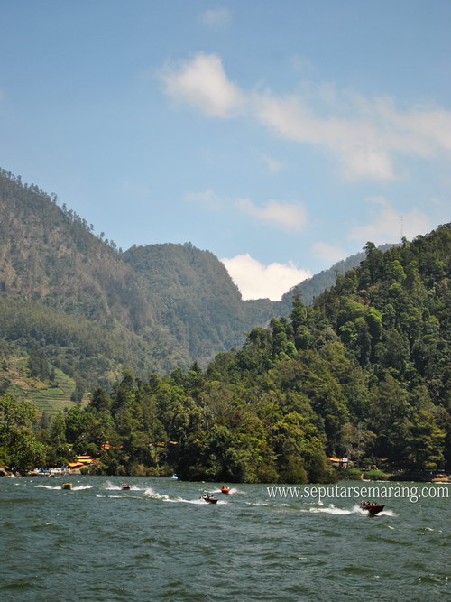Speed Boat di Telaga Sarangan Speed Boat di Telaga Sarangan