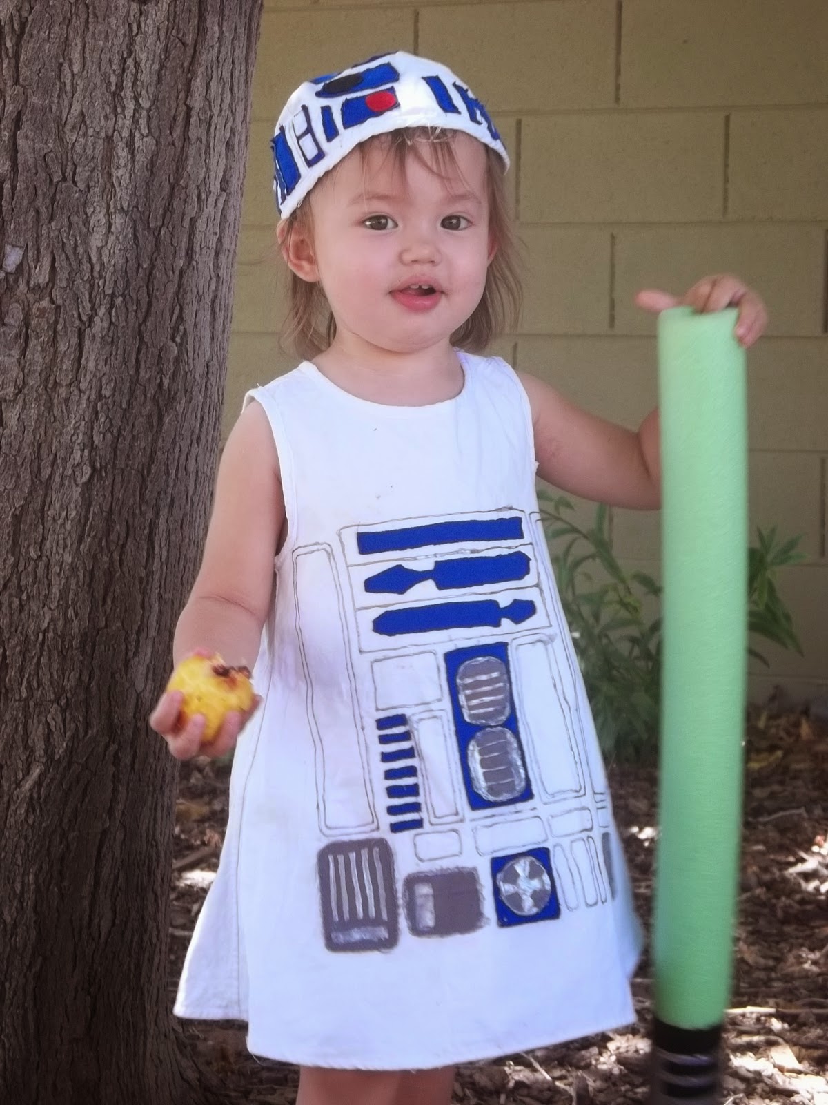 Making Rivendell in the Desert R2D2 Toddler Dress Tutorial