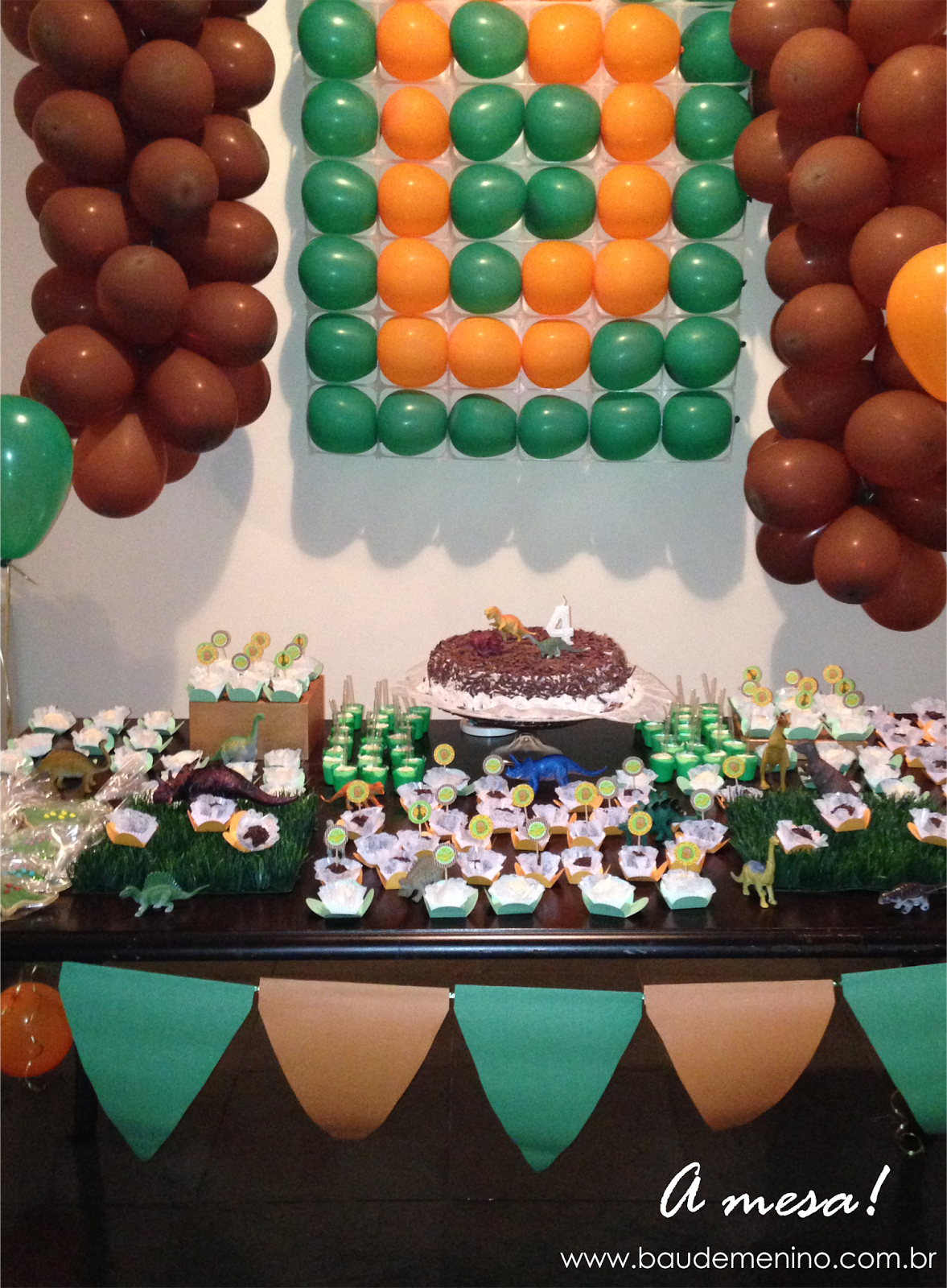 Festa Dinossauro Daniel 4 Anos Bau De Menino E se voce anda sem ideias para criar uma decoracao de festa infantil simples, reunimos muitas inspiracoes com temas e ideias que vao marcar a comemoracao infantil e trazer otimas lembrancas! bau de menino