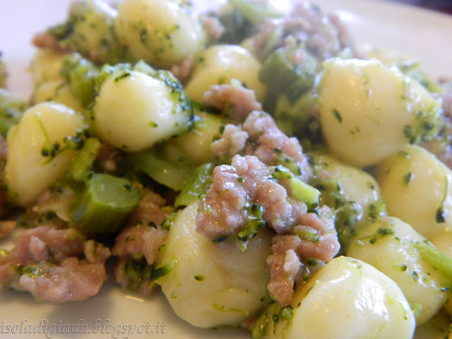 RICETTA GNOCCHI RIPIENI CON SALSICCIA E BROCCOLETTI