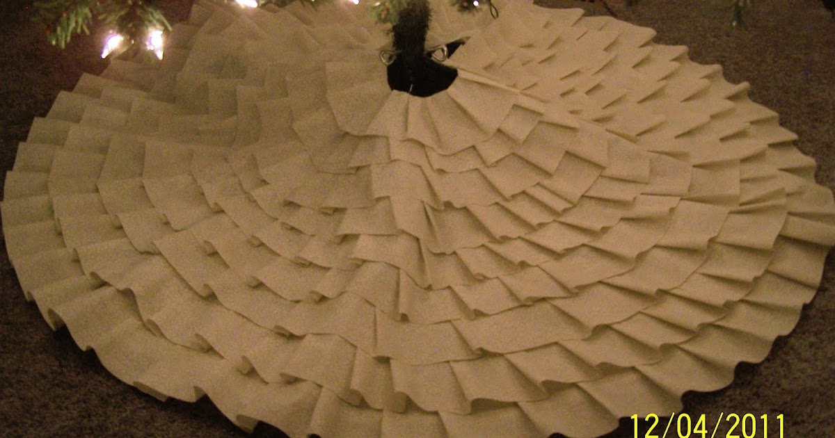 The Paperquilter: Handmade Christmas Tree Skirt
