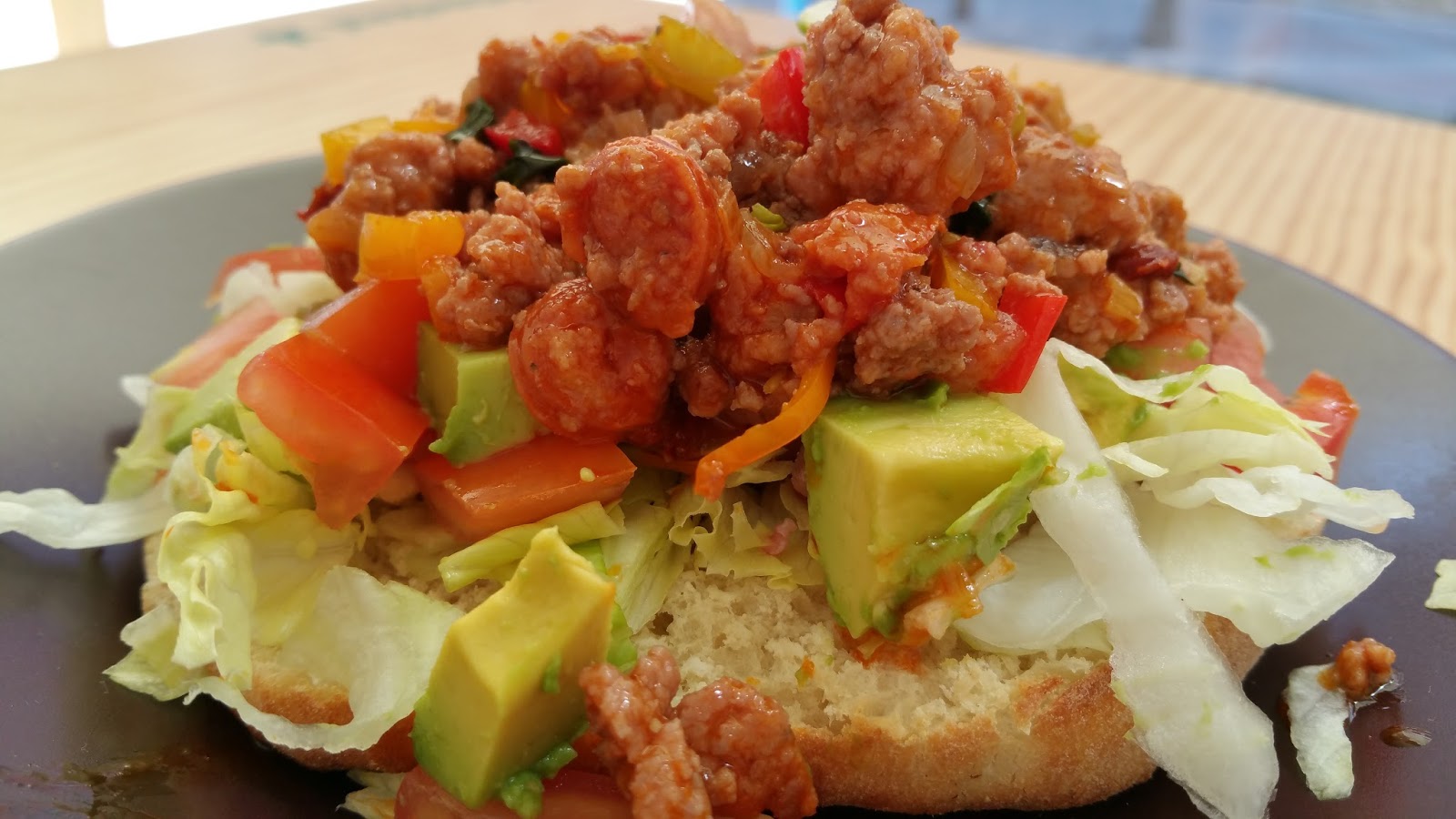 Burritos y Tostadas de Carnita enchilada con chorizo The Big Boy