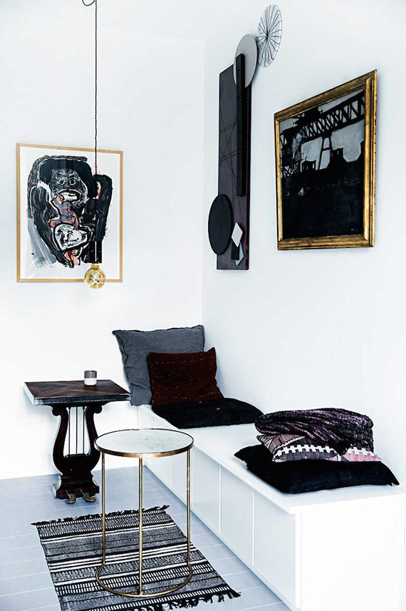 Black and white kitchen | Image by Tia Borgsmith, styling by Mette Helena Rasmussen via Inside Out 