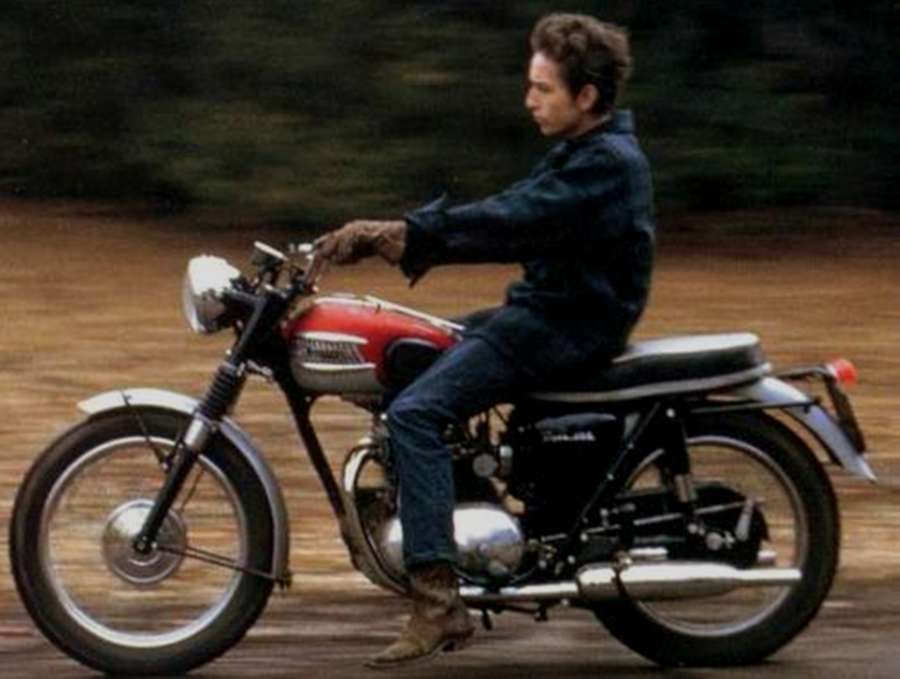 bob-dylan-triumph.jpg