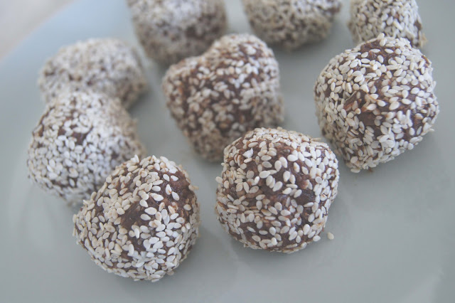DSC07854 - Yummy Cocao and Chia Seed Bliss Balls