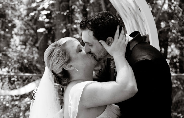 The "I DO" kiss!