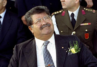 Συνωμοσιολογίες ε; Εξόντωσαν και τον Οζάλ, αλλά αυτό με το συκώτι κάτι μας θυμίζει... 6 ozal.jpg