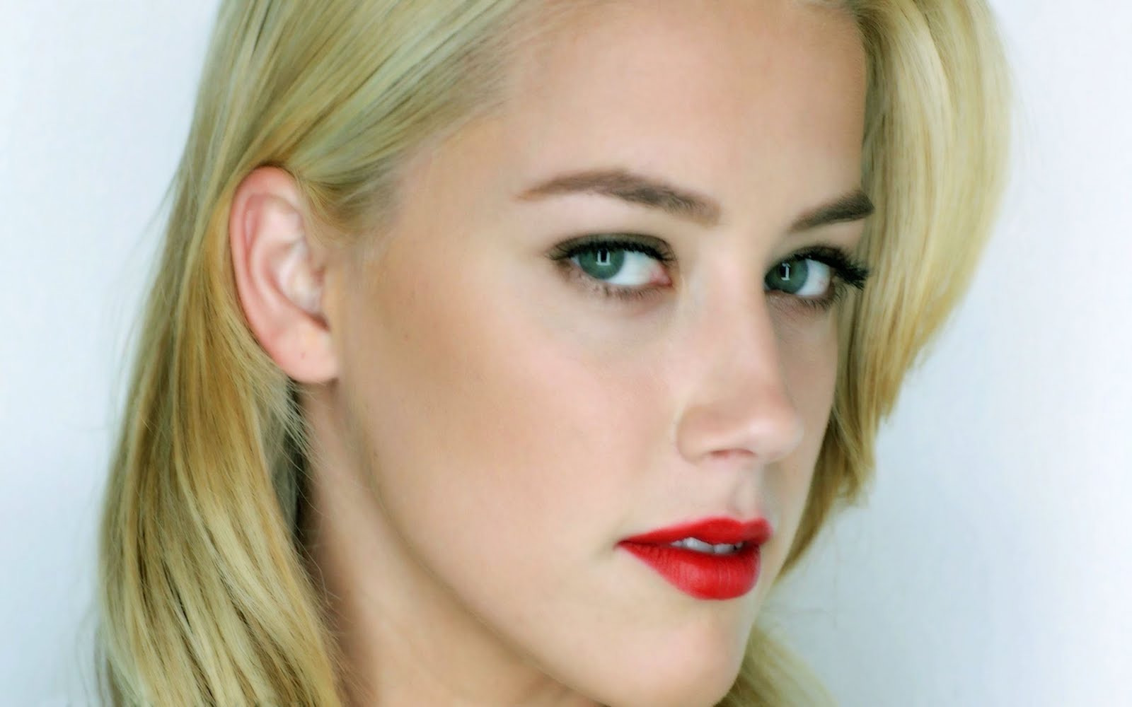 Amber Heard Images, Wallpaper, High Quality Pictures, 