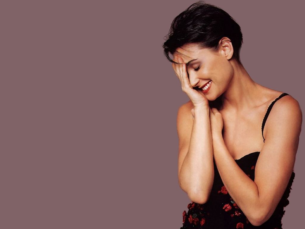 http://1.bp.blogspot.com/-TA1hrUtqsO8/TjdWqgUNmyI/AAAAAAAAAUo/Zzu-IRPVe8Y/s1600/Demi-Moore-wallpapers-hd.jpg