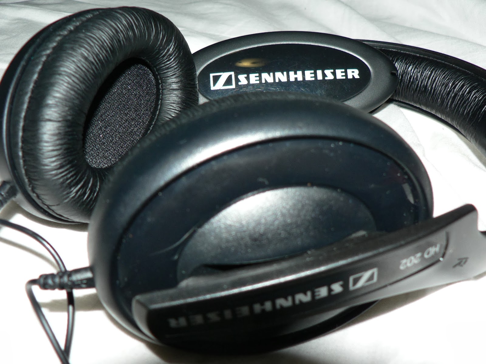 The Life's Way: Product Review - Sennheiser HD202 II - Over Ear Headphones