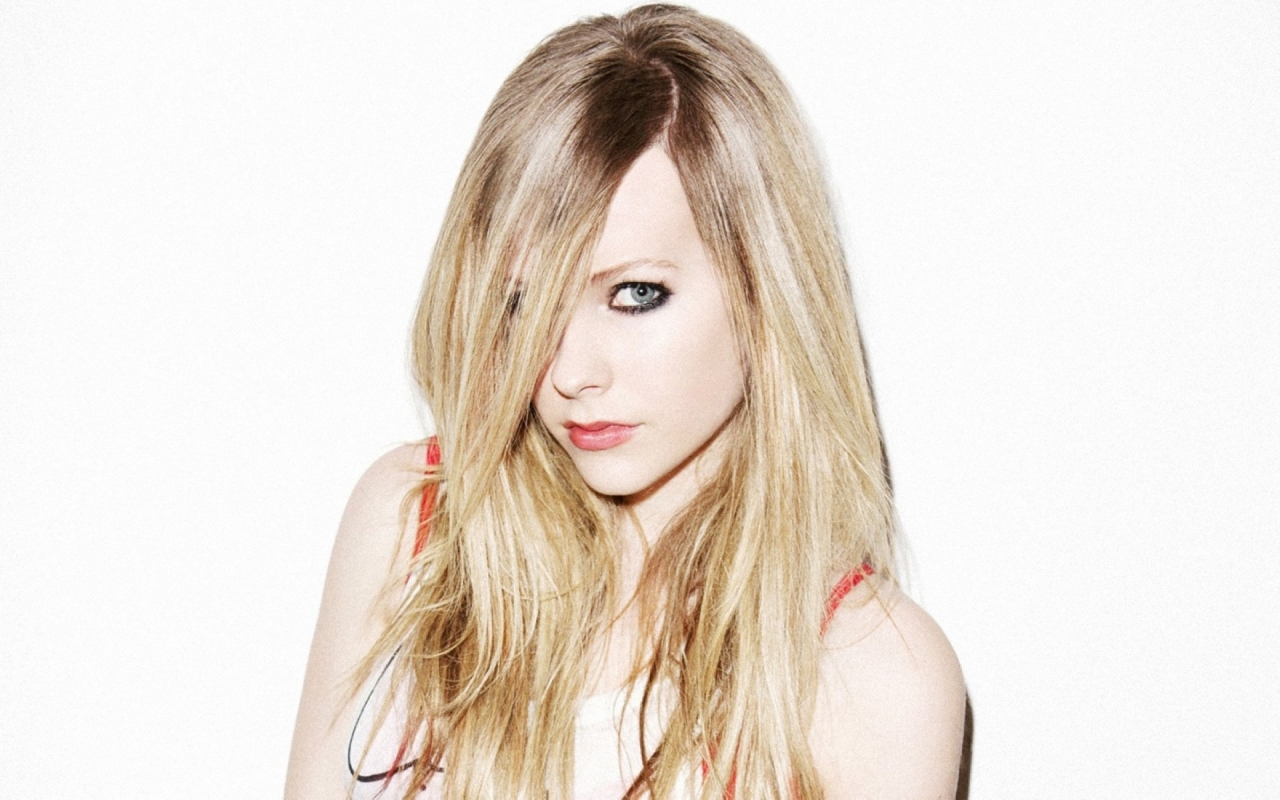 http://1.bp.blogspot.com/-TDF04jPWLDs/UGeugXSPWrI/AAAAAAAAnf4/R_ASrgaRWKg/s1600/avril-lavigne-fhm-march-2012-8_188449-1280x800.jpg