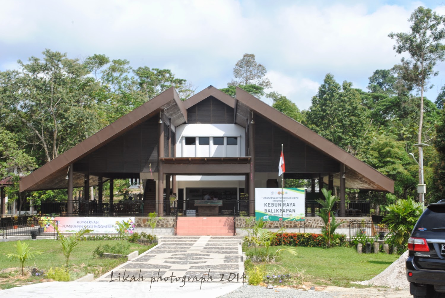 Kebun Raya Balikpapan dan Lamin Etam Ambors