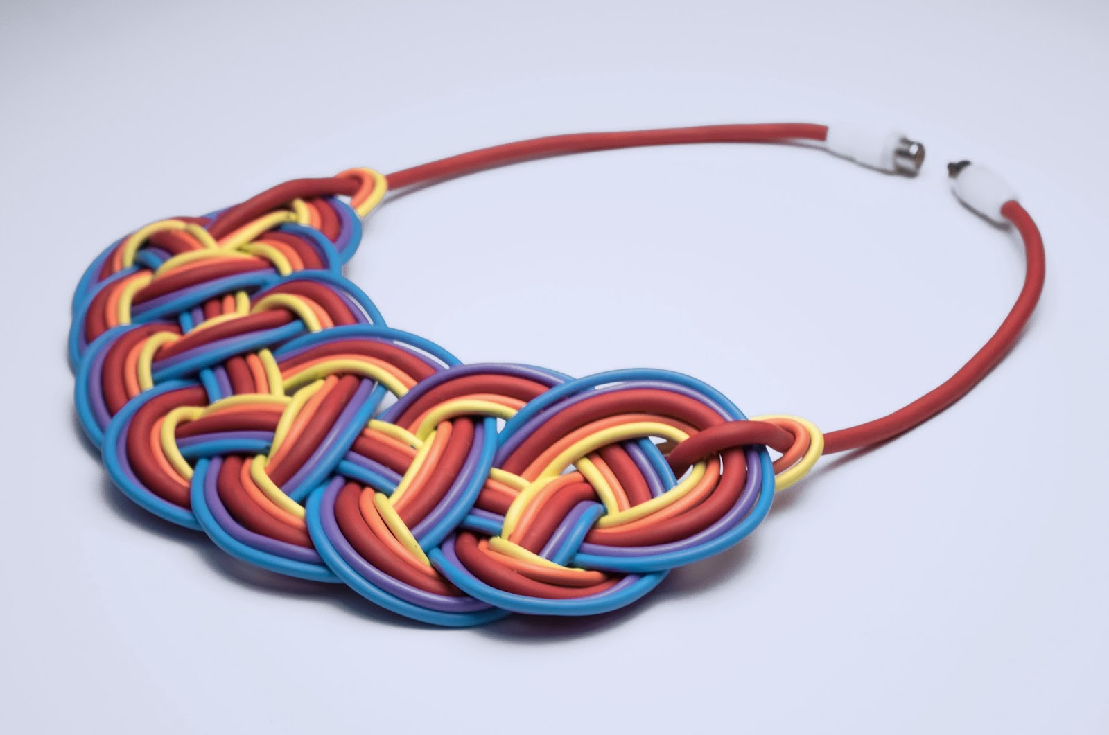 Elle ewaste jewelry joyas desde los desechos electrónicos Quinta trends