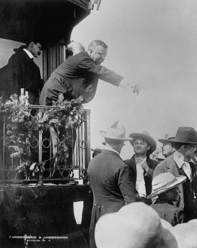 Roosevelt gives a speech from a train platform