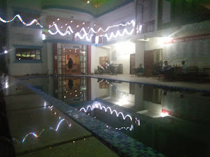 Classic swimming pool of "Nana Backpackers hostel" in Vang Vieng.
