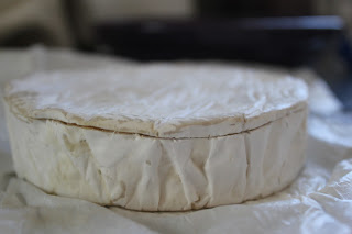 Brie with top rind separated