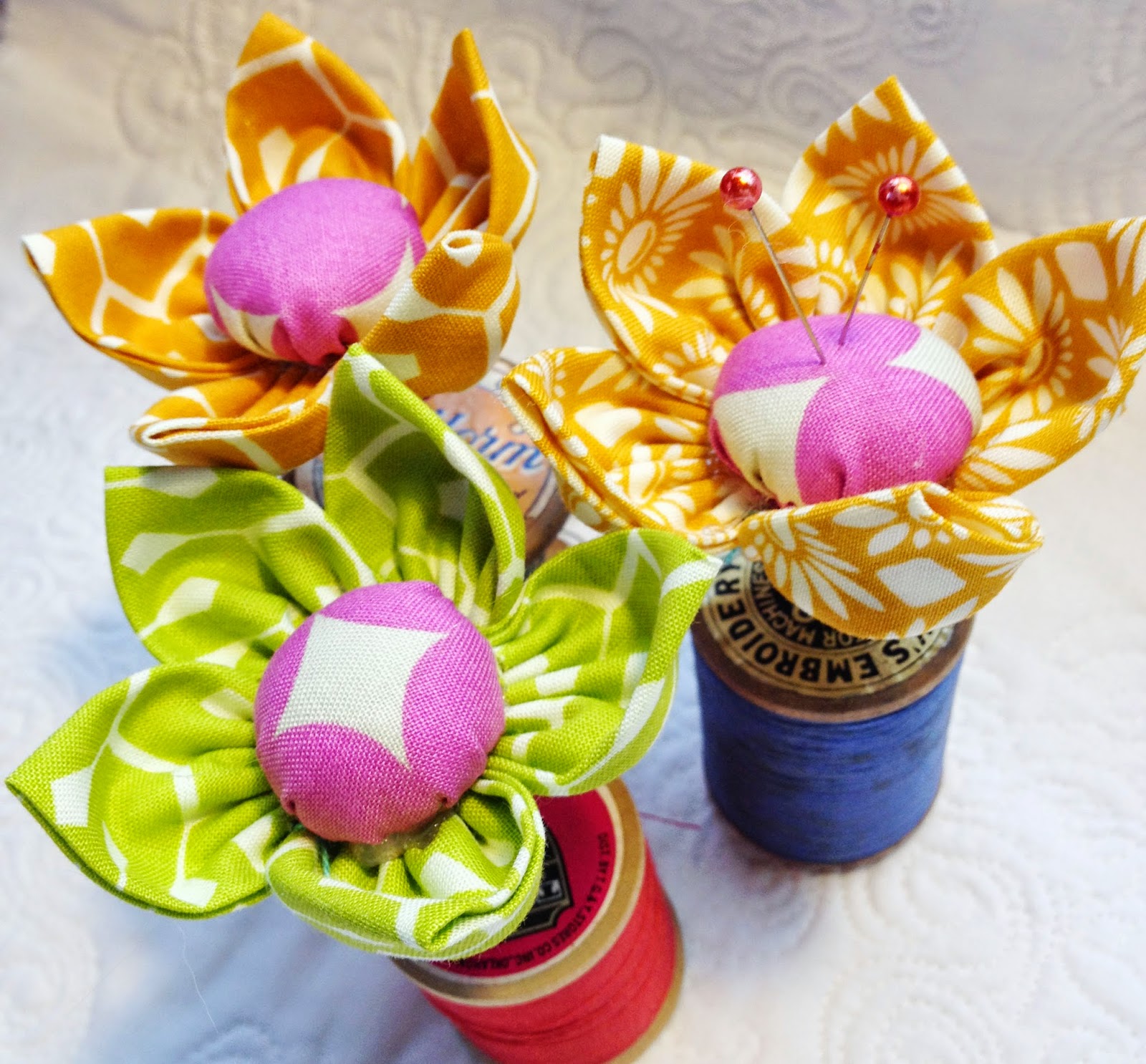 Passionately Sewn Mini Flower Pin Cushion FREE Tutorial