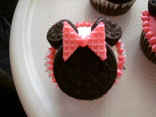 Shelly Baby's Custom Cakes!: Minnie Mouse Cupcakes
