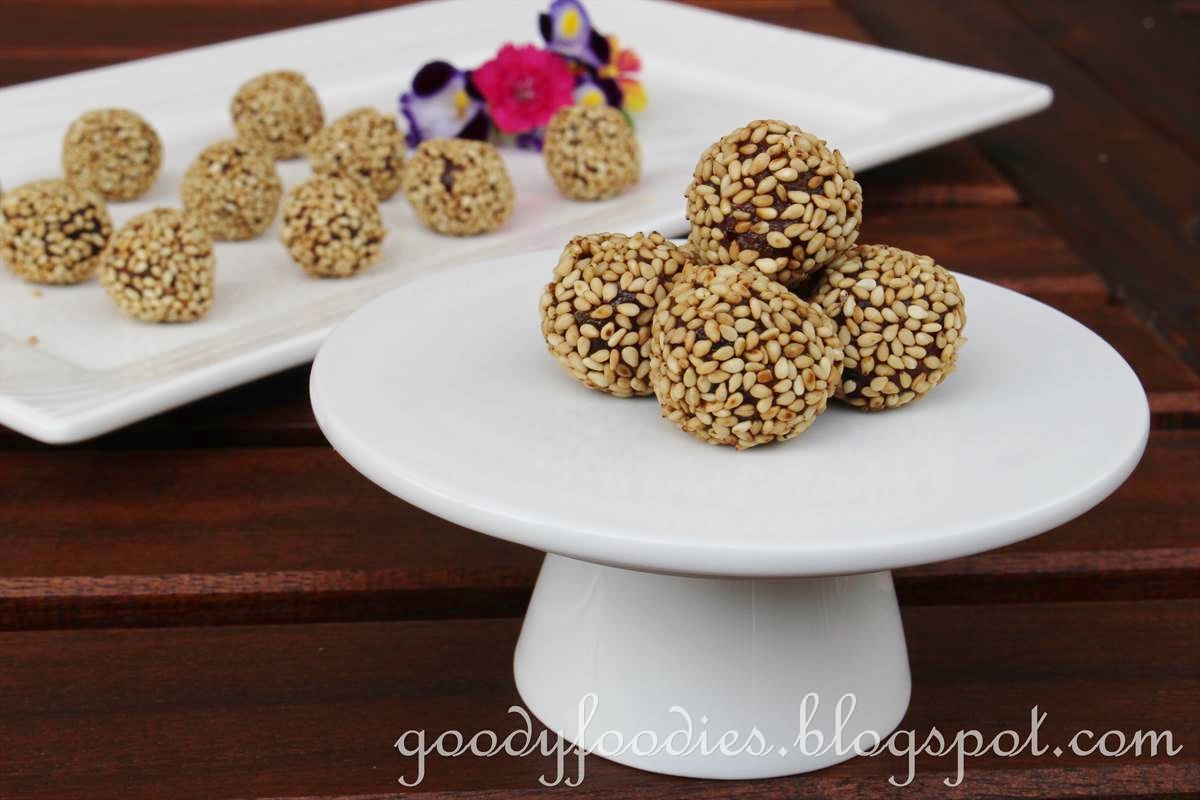 GoodyFoodies Recipe Dried Fruit Raw Energy Balls (Ramadan)