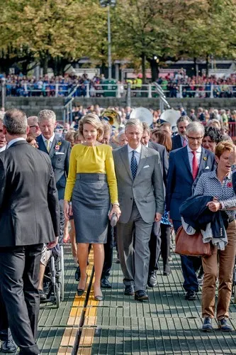 Outgoing Vice-Minister and Defence Minister Pieter De Crem, Queen Mathilde of Belgium, King Philippe of Belgium and Flemish Minister-President and Minister of Foreign Policy and Tourism Geert Bourgeois (N-VA) during the inauguration of the replica of the pontoon bridge across the Schelde river, in Antwerp