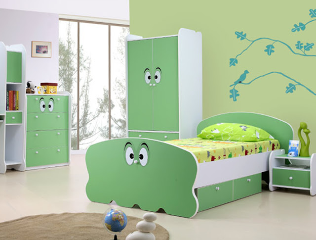 Мебель для детской комнаты в бело-зеленых тонах