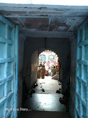 Entrance gate to the Dwarkadheesh Temple, Mathura