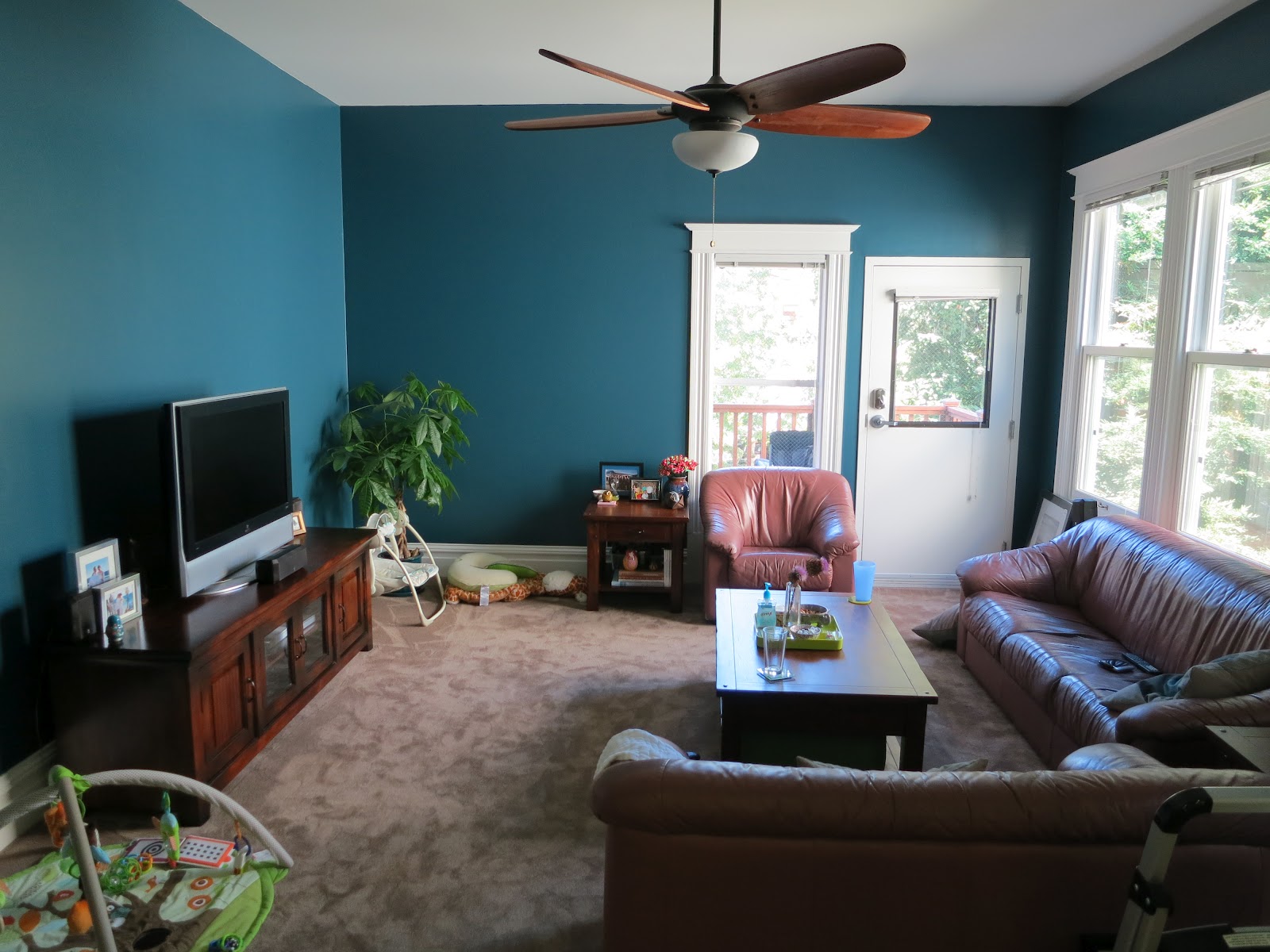 wall colors living room dark furniture