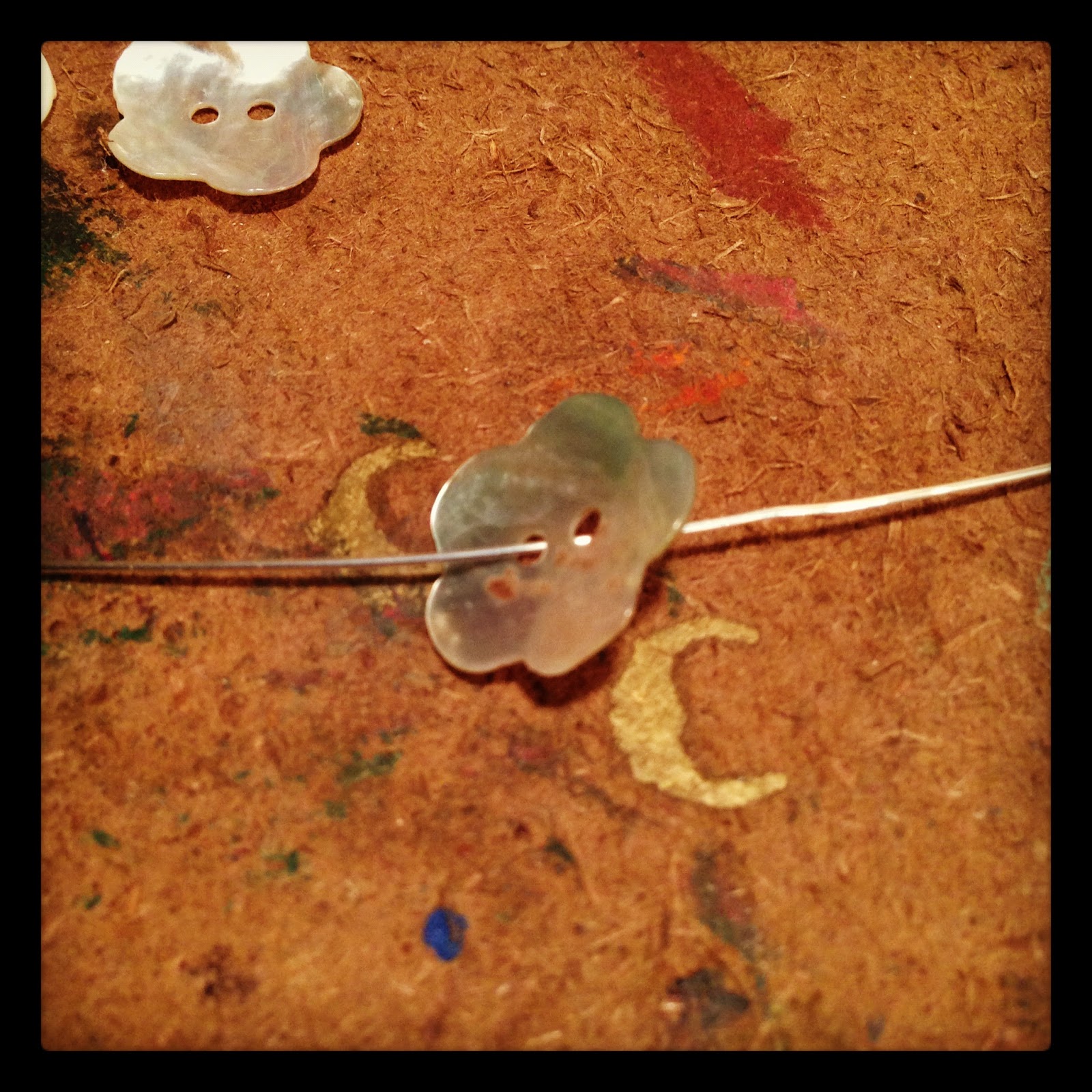 Колье из перламутровых пуговиц (DIY) / Пуговицы / ВТОРАЯ УЛИЦА ...