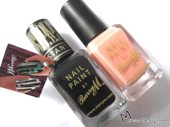 Check out the crackling effect of this awesome nail polish of Barry M!