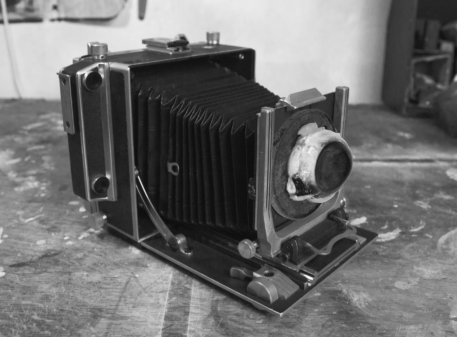 La dioptrique in plato's cave John Heartfield’s Dioptric Camera.